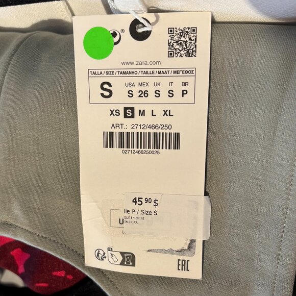 White V-Neck Fitted Dress - Picture 2 of 3